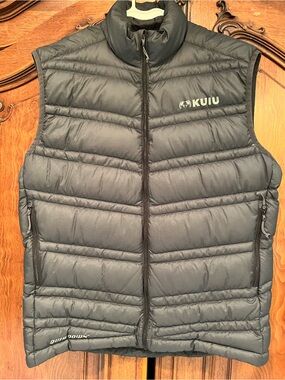 KUIU Super Down Ultra Quilted Vest in Charcoal XL